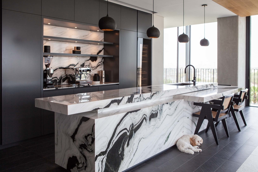 Kitchen with marble counter and custom armchairs. cherwell Cherwell – Best Interior Design Inspirations Webp