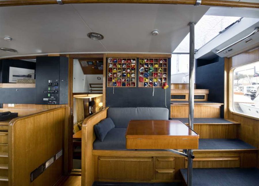 yatch with blue furniture sara folch Sara Folch Modern Style Inspiration Sara Folch Modern Style Inspiration1 5 1