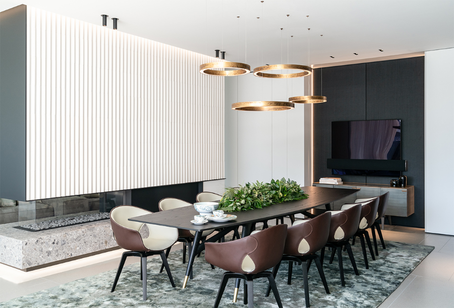 LINEA NERA modern interior design ideas, dining room area with leather dining chairs, a dining table in dark wood, some chandeliers, and a fireplace. modern interior design ideas Reimann Architecture: Modern Interior Design Ideas LineaNera  Reimann Architecture Modern Interior Design Ideas