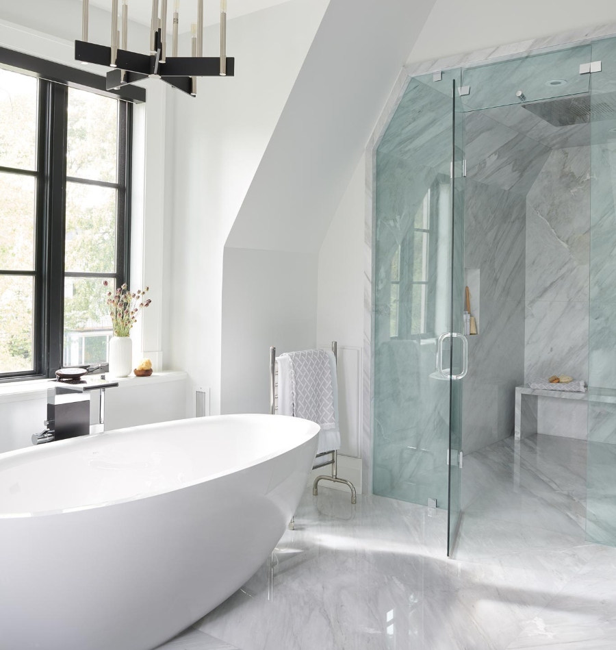 Coe Mudford Interior Design: Modern home decoration ideas. This bathroom with marble walls has a white bathtub and a walk-in shower in marble.  modern home decoration ideas Modern home decoration ideas: Coe Mudford Interior Design Coe Mudford Interior Design Modern home decoration ideas  Knightwood Park6 2