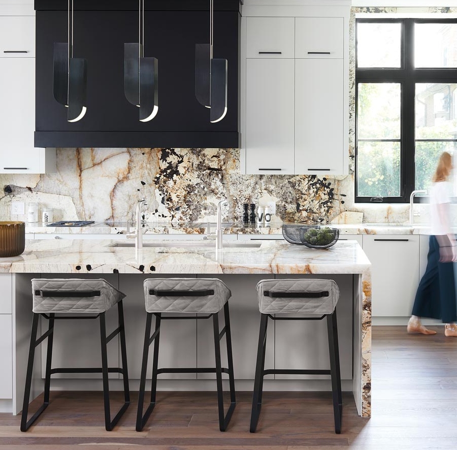 Coe Mudford Interior Design: Modern home decoration ideas. This kitchen has brown light, white and black marble walls and island,  white cabinets, and grey stools.  modern home decoration ideas Modern home decoration ideas: Coe Mudford Interior Design Coe Mudford Interior Design Modern home decoration ideas  Knightwood Park7 1 1