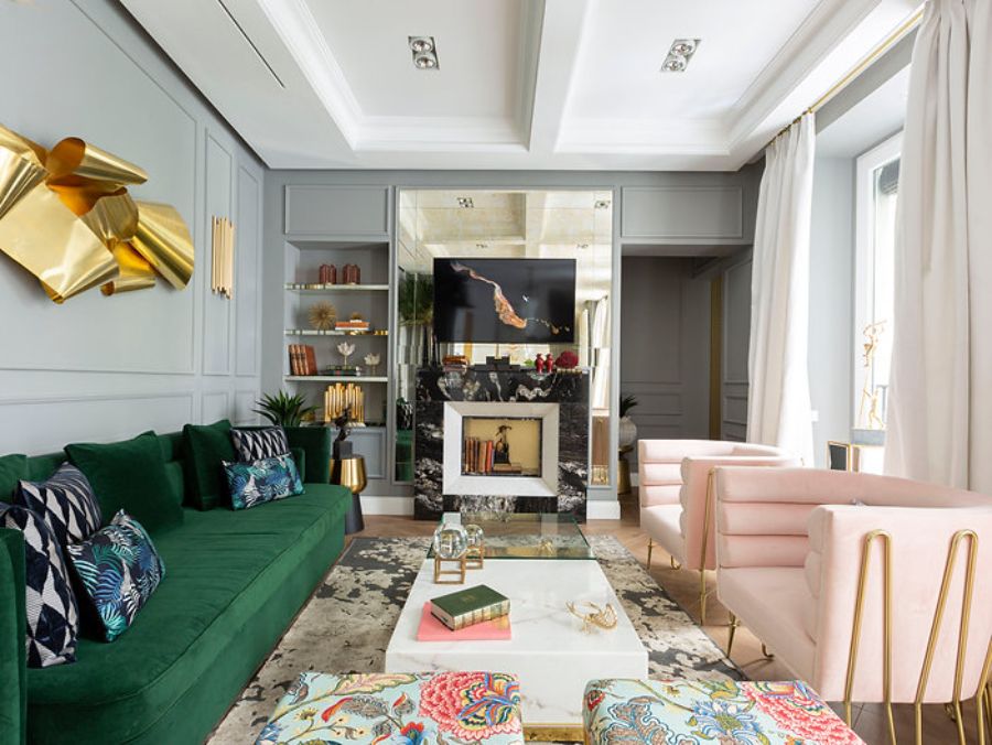 Living room by miguel muños estudio with green sofa and pink armchairs miguel muñoz estudio Miguel Muñoz Estudio Modern Style Inspirations Miguel Munoz Estudio Modern Style Inspirations1 2