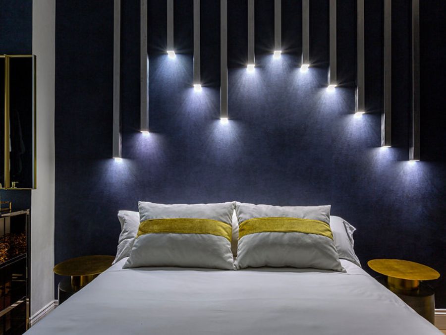 bedroom by miguel muñoz estudio with rectangular wall lamps miguel muñoz estudio Miguel Muñoz Estudio Modern Style Inspirations Miguel Munoz Estudio Modern Style Inspirations1 3 1