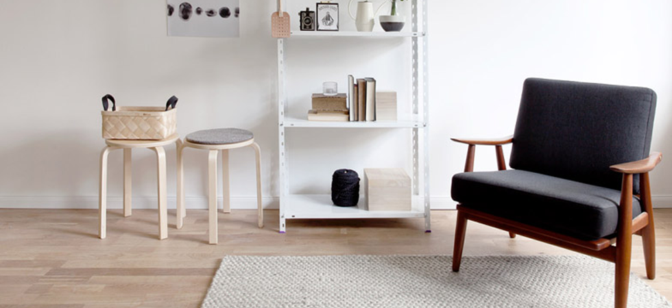 Berlin apartment furnished with Sarah Van Peteghem vintage Danish seats