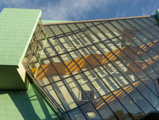 Art gallery in Auckland by Mitchell and Stout Architects features an aluminium-plated facade