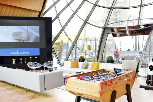 A Luxury Apartment Inside the Eiffel Tower (10)