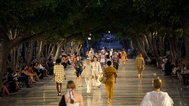 Karl Lagerfeld and Chanel: Artisans and Fashion Show
