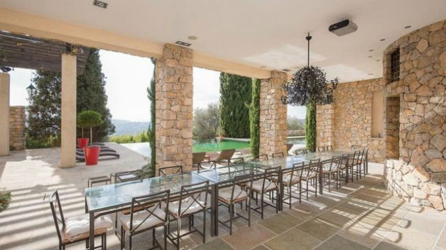 See The Interiors of Brigitte Bardot's For Sale House in France (6)