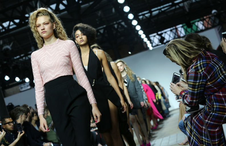 London Fashion Week SS 2017 Best Moments From Burberry, Kane, Erdem