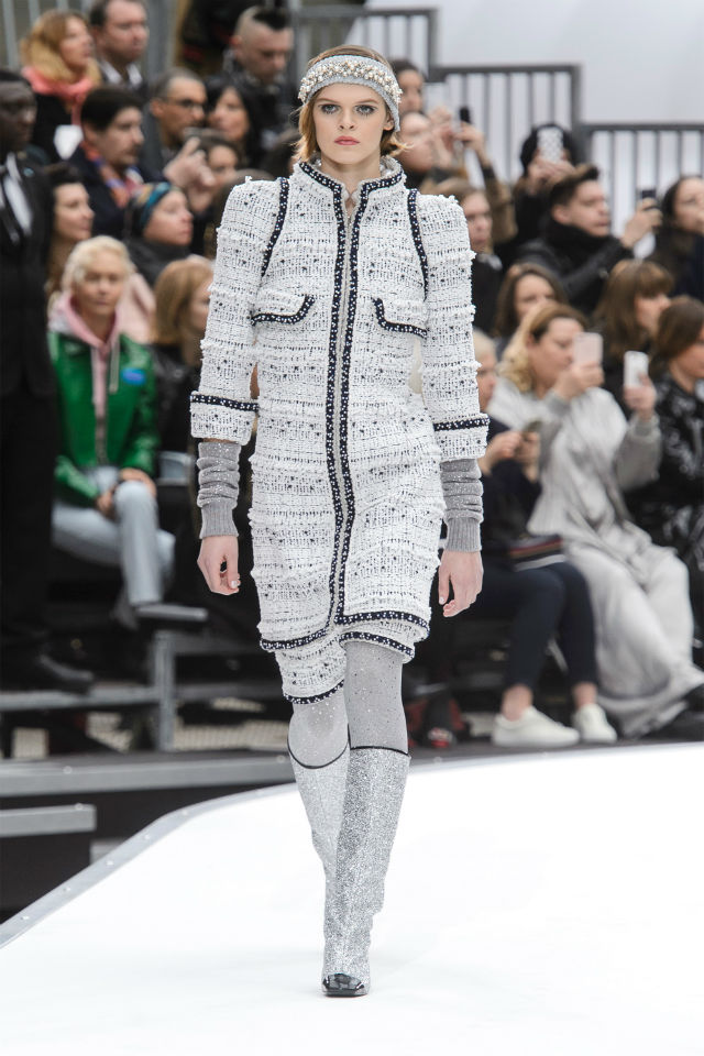 Karl Lagerfeld Launches a Rocket at the Paris Fashion Week 2017 (7)