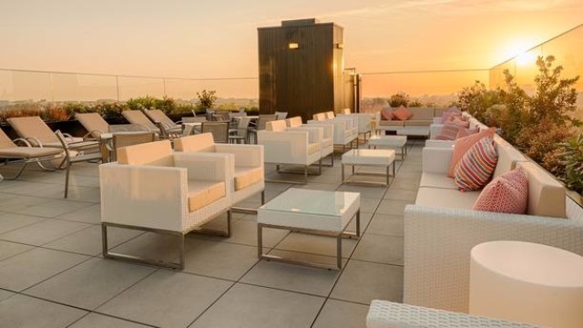 Meet the 2017 Best European Destination: Oporto, the design lover spot | 2017 Best European Destination. Trendy Places. Best Travel Destinations. #2017besteuropeandestination #trendyplaces #luxuryrestaurants >>> Get to know more exciting news: https://goo.gl/41wroP