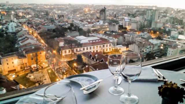 Meet the 2017 Best European Destination: Oporto, the design lover spot | 2017 Best European Destination. Trendy Places. Best Travel Destinations. #2017besteuropeandestination #trendyplaces #luxuryrestaurants >>> Get to know more exciting news: https://goo.gl/41wroP
