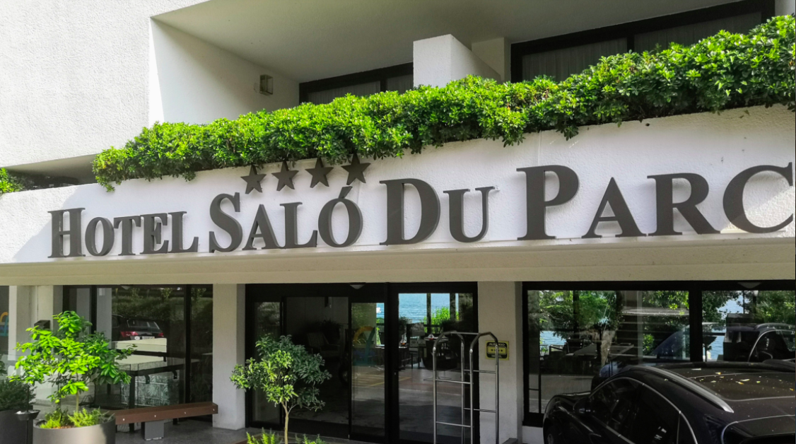 Hotel Salò du Parc; Cyrus Wall Light; Restyling Project; Renovation; Hotel; Hall; Wall light; Light; Simplicity; Minimalism; Marble; Brass; Lake Garda; Italy