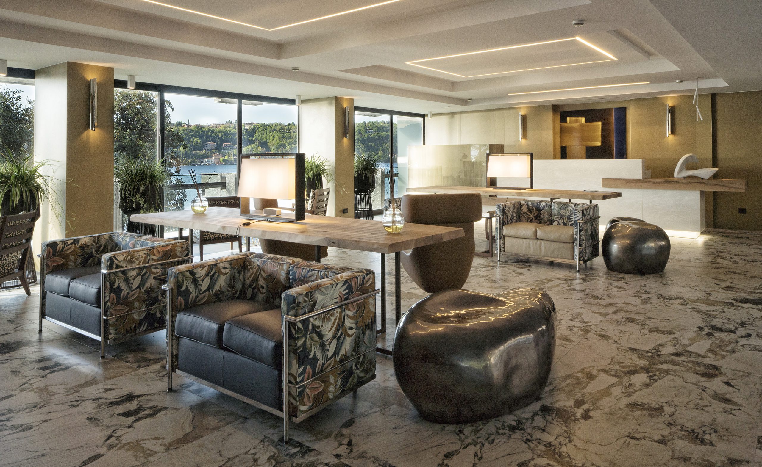 Hotel Salò du Parc; Cyrus Wall Light; Restyling Project; Renovation; Hotel; Hall; Wall light; Light; Simplicity; Minimalism; Marble; Brass; Lake Garda; Italy