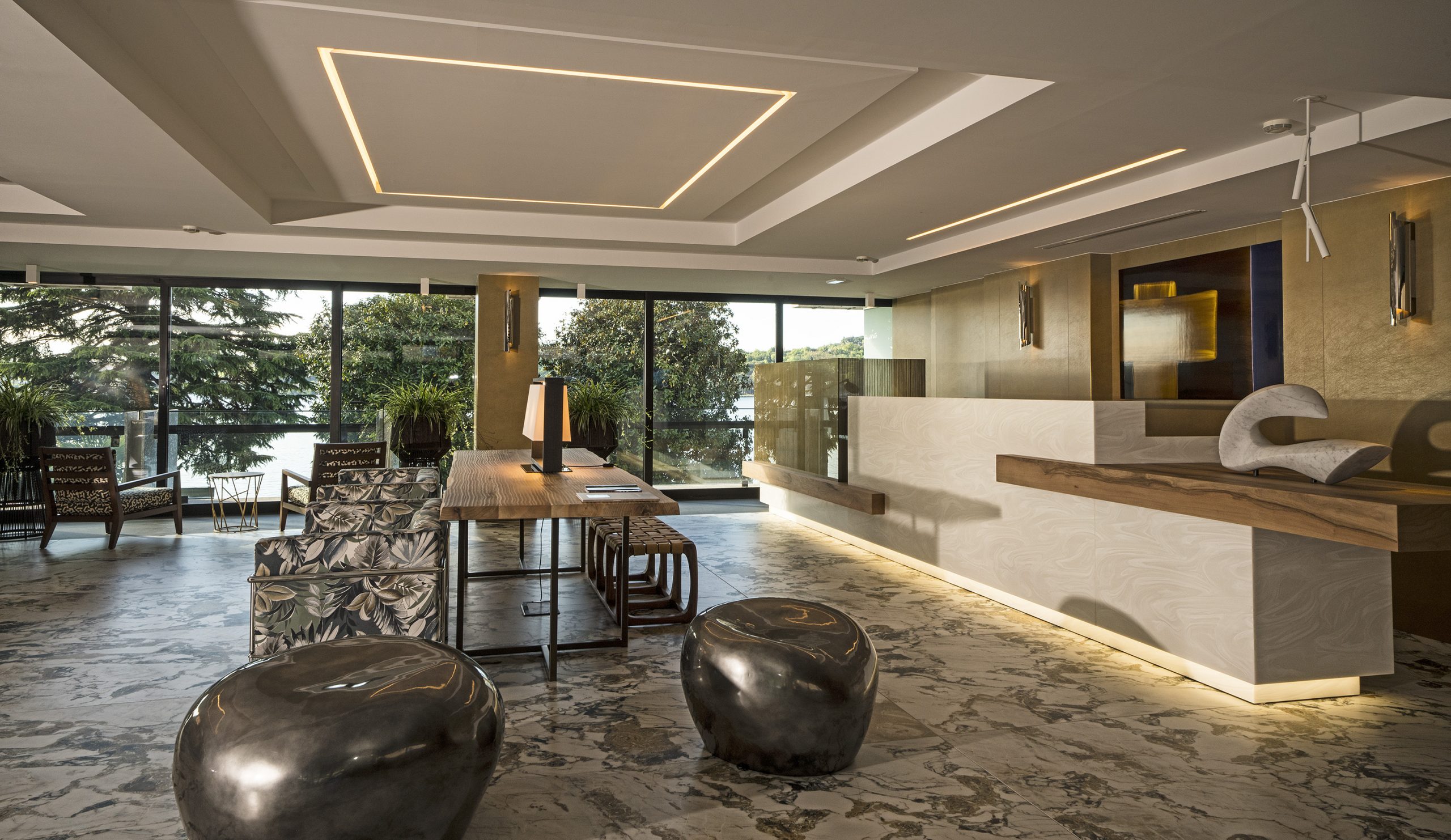 Hotel Salò du Parc; Cyrus Wall Light; Restyling Project; Renovation; Hotel; Hall; Wall light; Light; Simplicity; Minimalism; Marble; Brass; Lake Garda; Italy