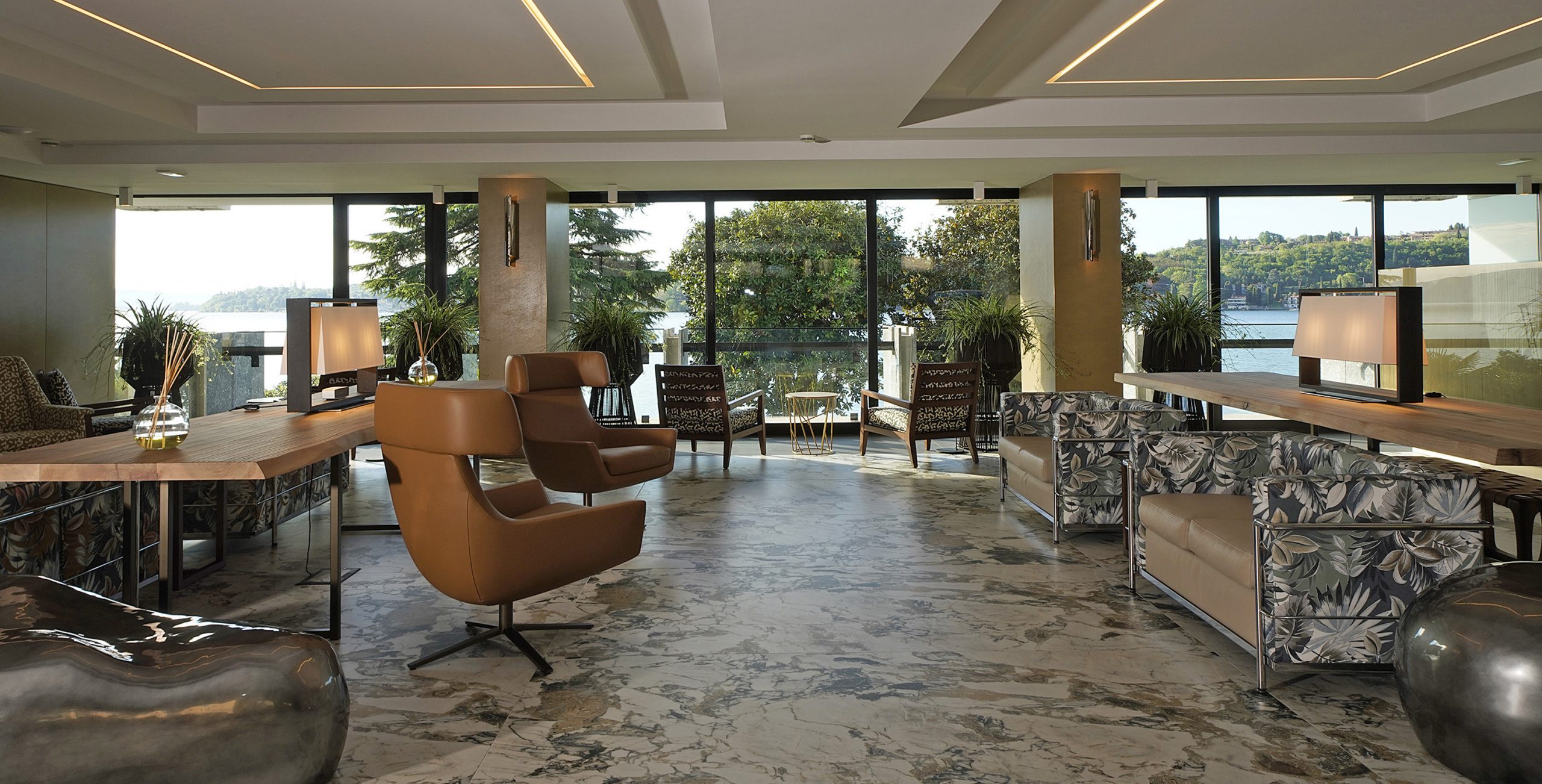 Hotel Salò du Parc; Cyrus Wall Light; Restyling Project; Renovation; Hotel; Hall; Wall light; Light; Simplicity; Minimalism; Marble; Brass; Lake Garda; Italy