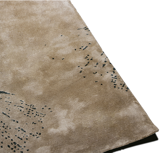 MACUSHI | Rectangular Wool Rug with Flower Patterns by BRABBU