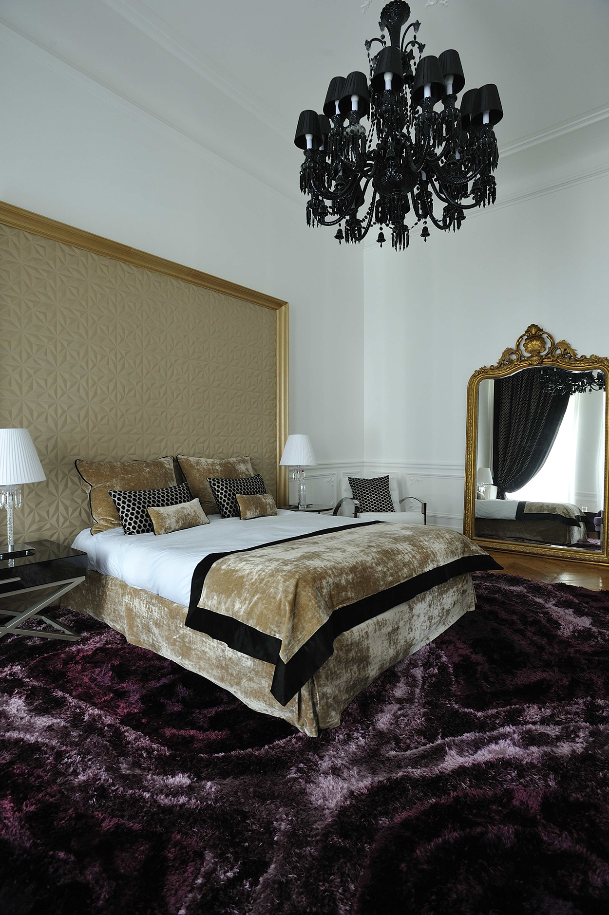 Arty Chic Apartment By PFB Design